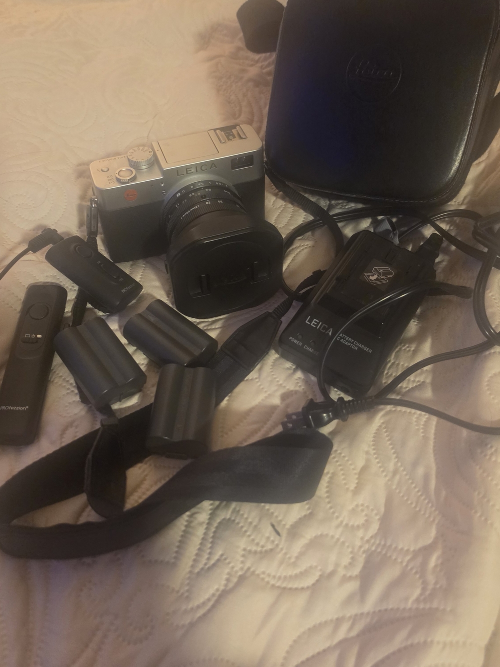 Leica Digilux 2 and Accesories